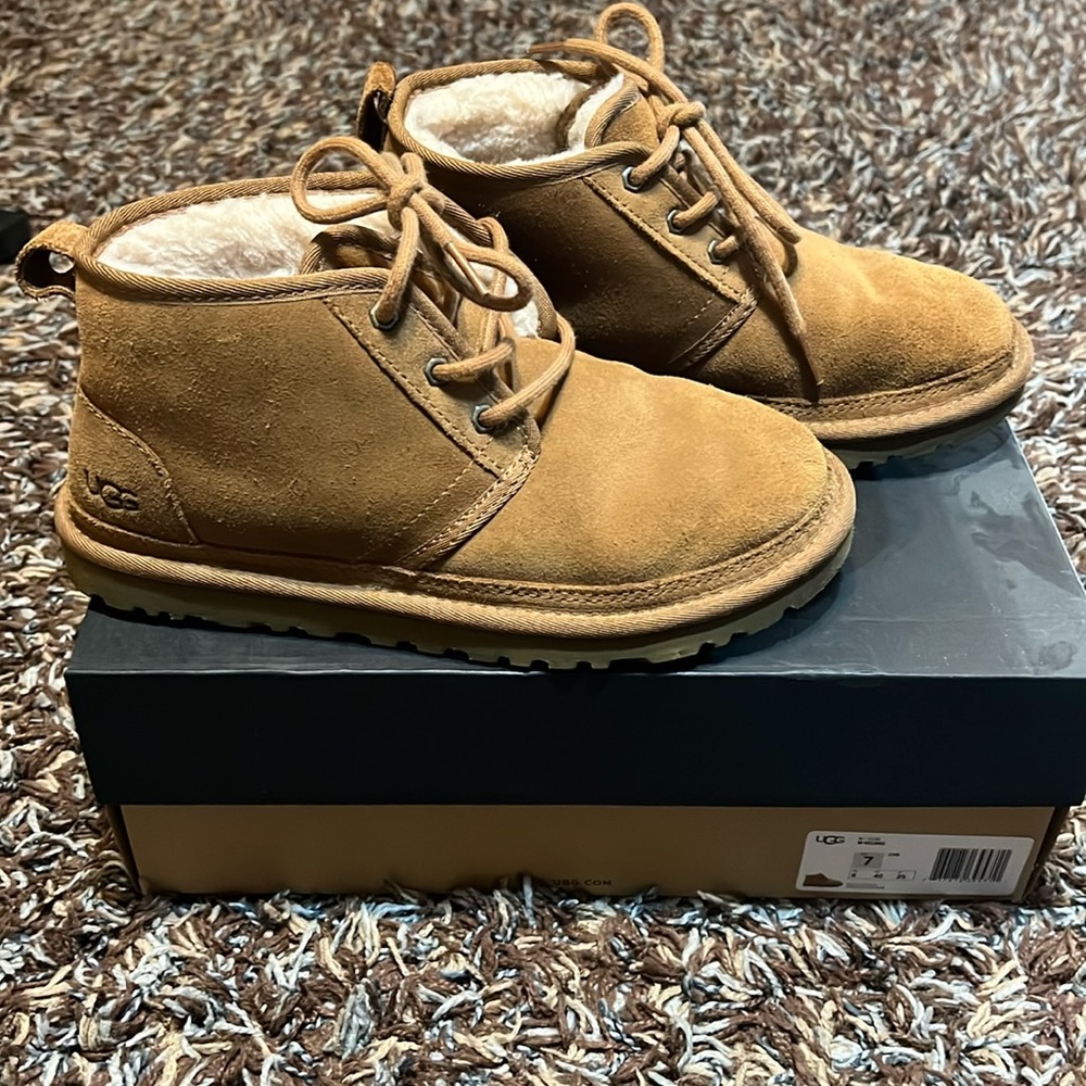 Ugh Neumel size 7 chestnut